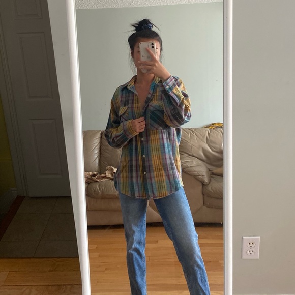 CUTE VINTAGE + OVERSIZED FLANNEL - Picture 2 of 2
